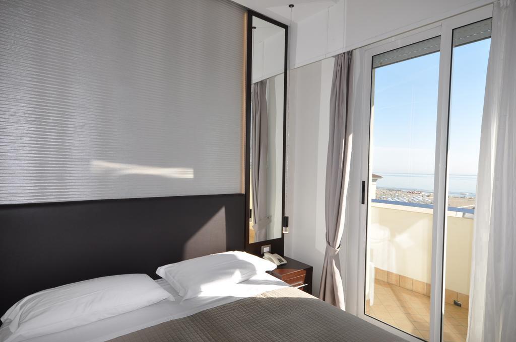 Hotel Adriatic&Beauty Rimini Exteriör bild