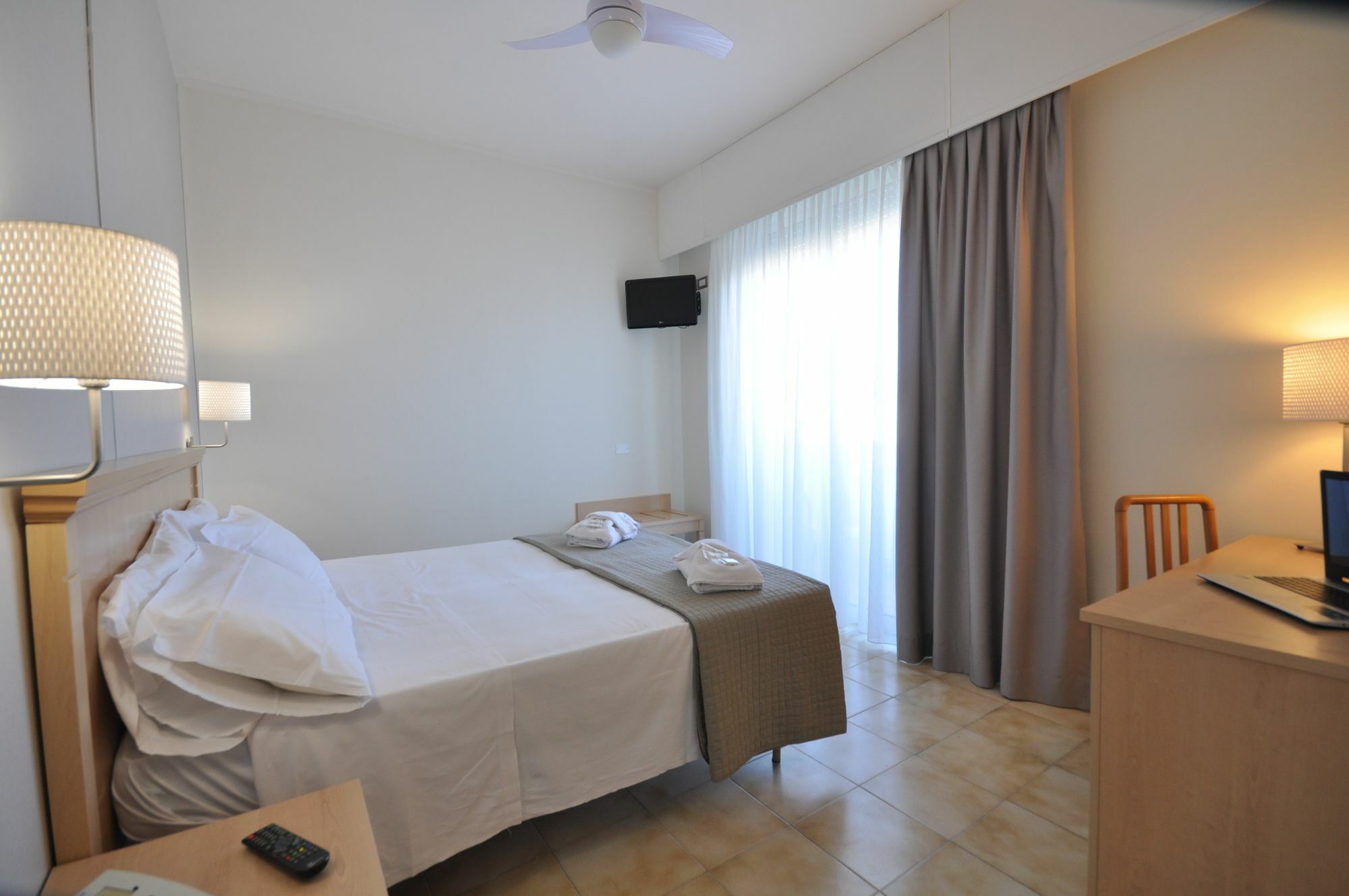 Hotel Adriatic&Beauty Rimini Exteriör bild
